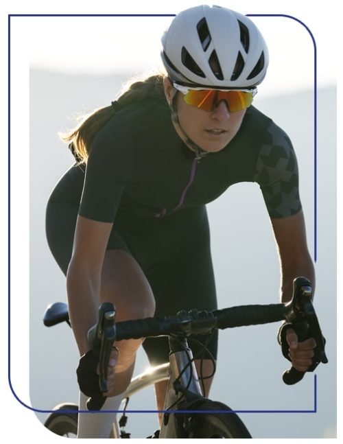 ragazza in bici da corsa